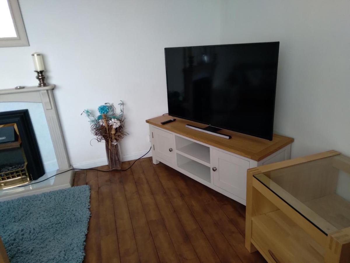 Beachgrass 15 Minutes Walk From South Heacham, Dog Friendly Holiday home