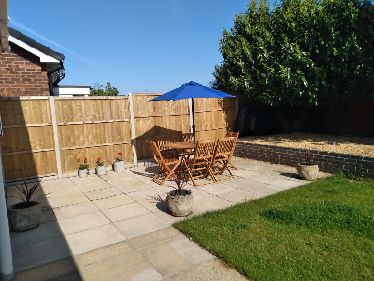 Beachgrass 15 Minutes Walk From South Heacham, Dog Friendly Holiday home